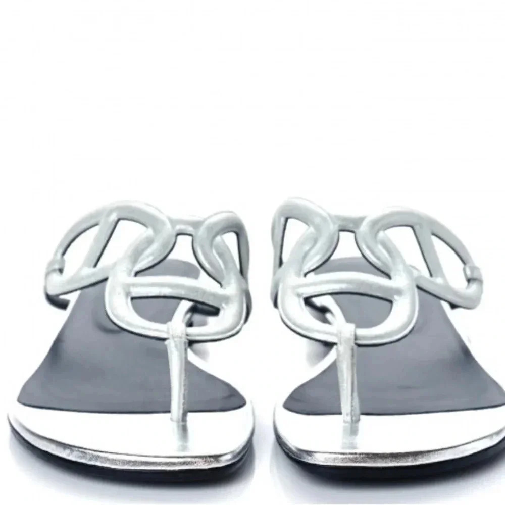 Hermes
Metallic Suede Goatskin
Beach Sandals 38 Silver - Picture 2 of 13